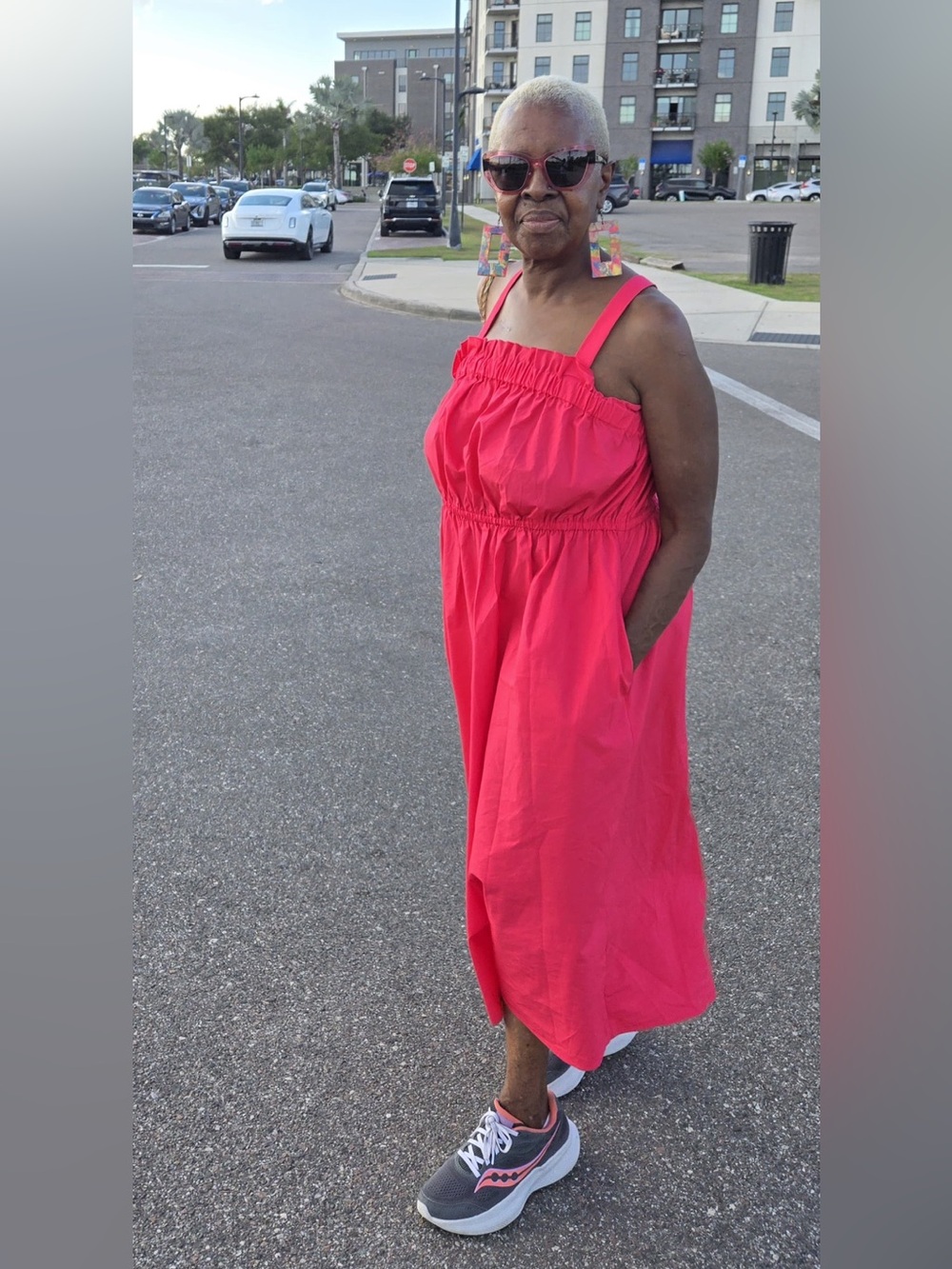 I’m Live!🥰🙏🏿👜👀 - Picture 2 of 11